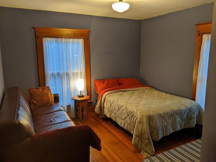 Large Bakery Apartment - Central Downtown Location Fredonia Eksteriør bilde