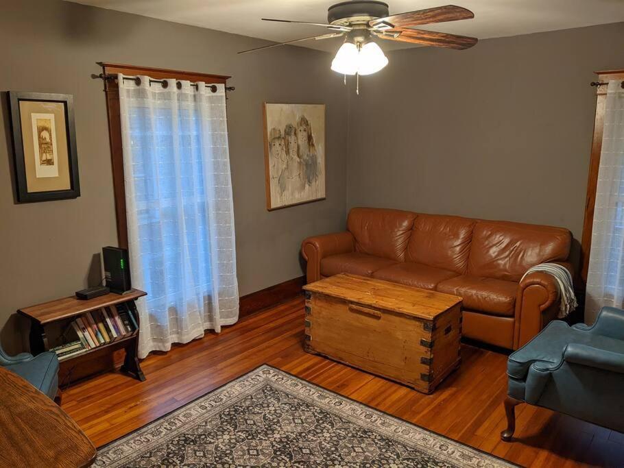 Large Bakery Apartment - Central Downtown Location Fredonia Eksteriør bilde