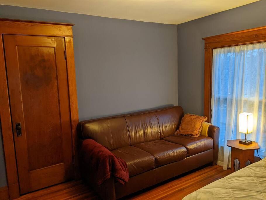 Large Bakery Apartment - Central Downtown Location Fredonia Eksteriør bilde